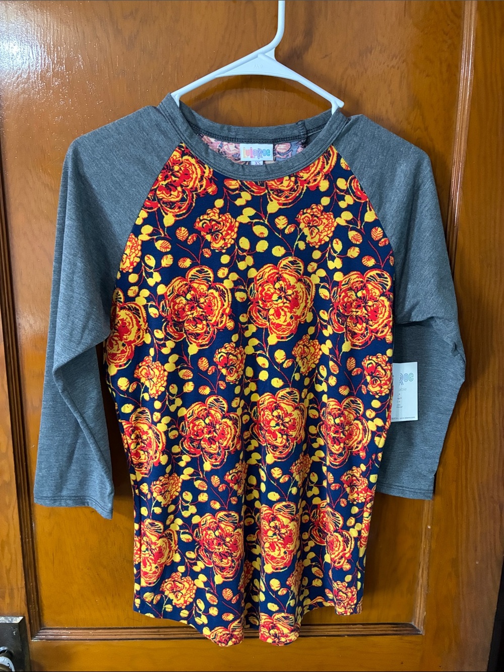 ❤️ 2/$10 - NWT LuLaRoe Floral Raglan Tee in Gray with Pink and Navy Accents